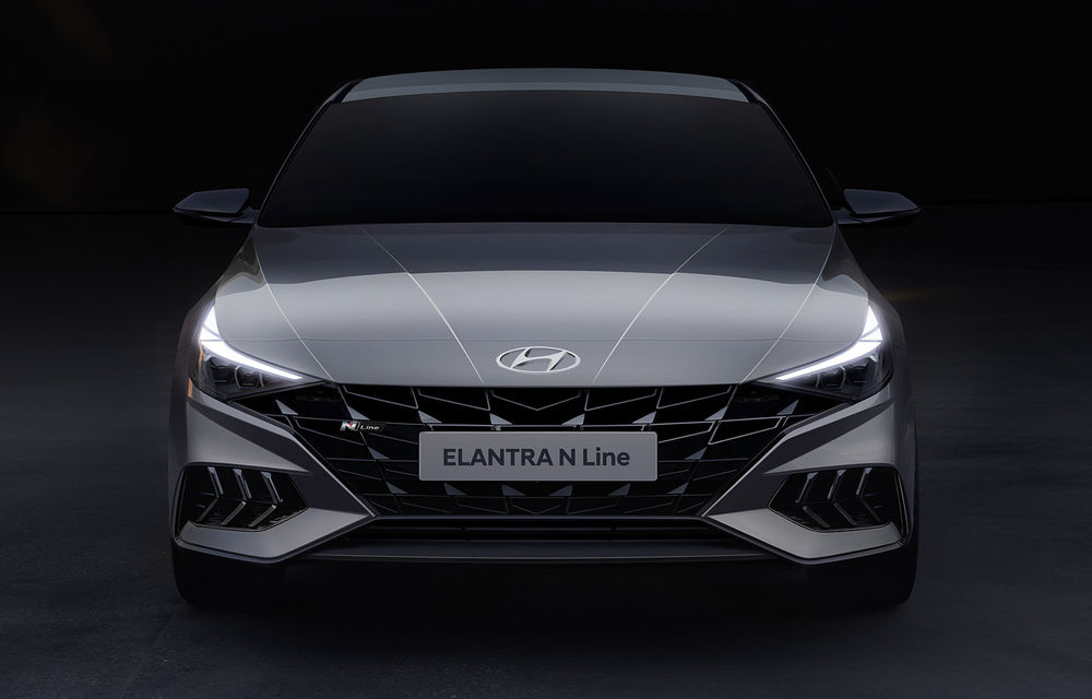 Primele imagini cu Hyundai Elantra N Line: design mai agresiv pentru sedanul constructorului asiatic - Poza 2