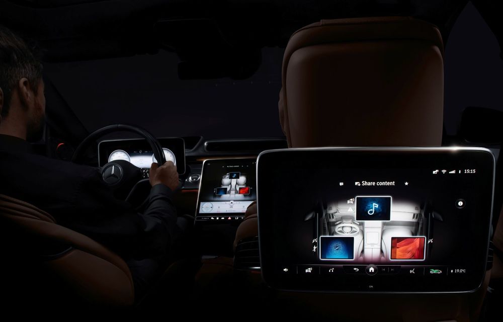 Primele imagini cu interiorul viitorului Mercedes-Benz Clasa S: vârful de gamă va putea fi comandat cu 5 ecrane și va avea instrumentar de bord 3D - Poza 10