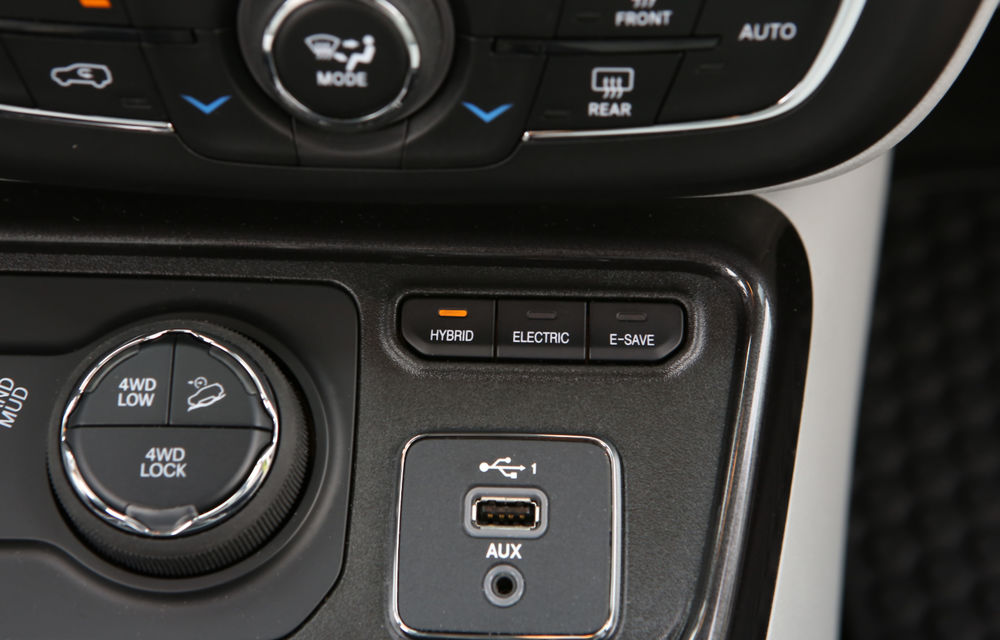 Detalii despre versiunile plug-in hybrid pentru Jeep Renegade și Compass: SUV-urile au până la 240 CP și autonomie electrică de 50 de kilometri - Poza 16