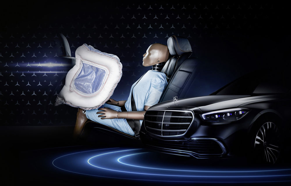 Noua generație Mercedes-Benz Clasa S va fi primul model cu airbag-uri care vor proteja pasagerii din spate în cazul accidentelor frontale - Poza 1
