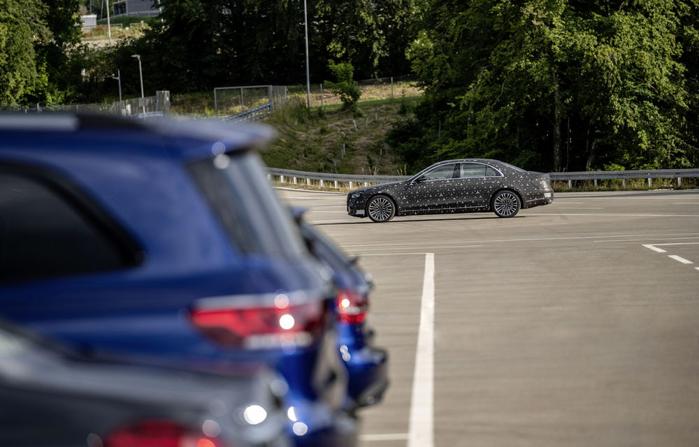 Primele imagini camuflate cu noua generație Mercedes-Benz Clasa S: modelul va avea suspensie activă, direcție integrală și numeroase sisteme de asistență - Poza 10