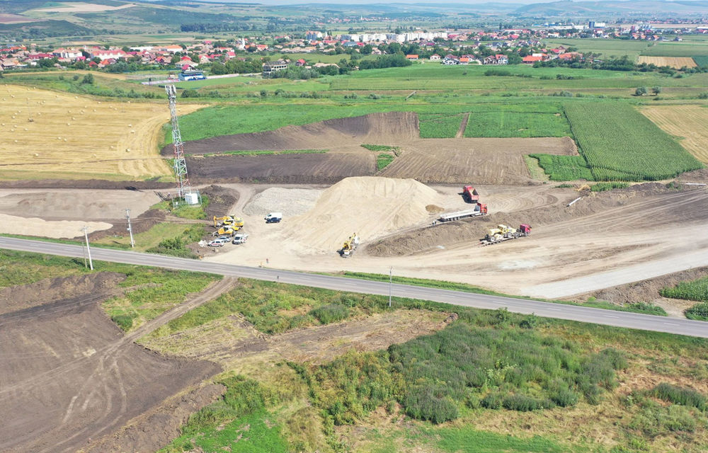 Imagini cu primele lucrări la autostrada A3 Târgu Mureș - Ungheni: tronsonul ar trebui finalizat până la sfârșitul anului 2021 - Poza 1