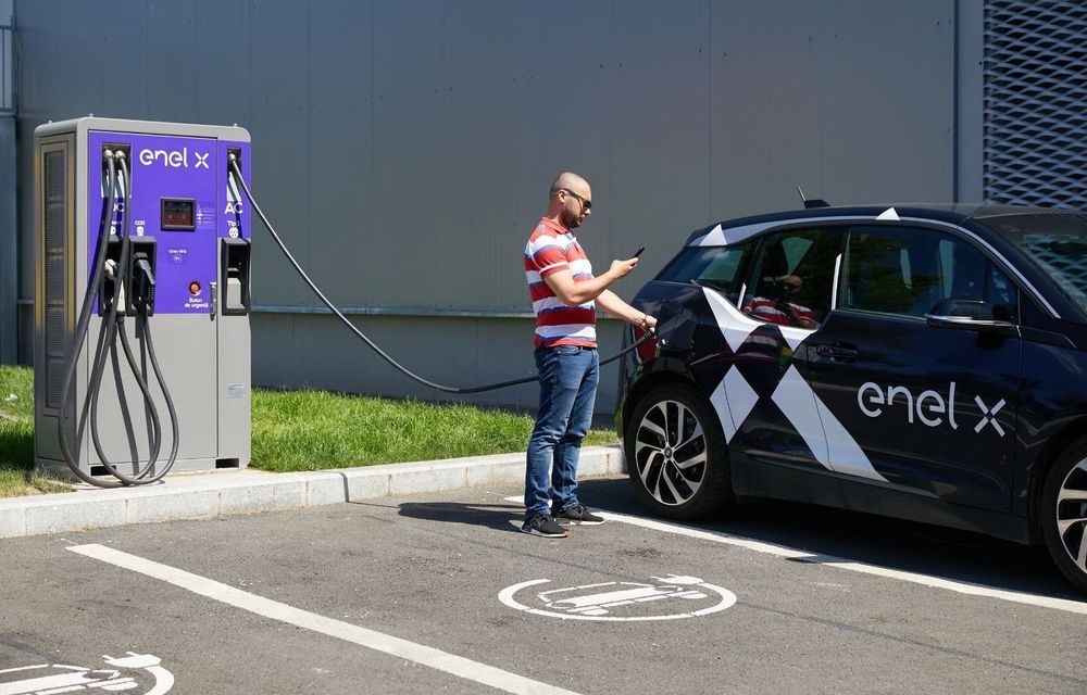 Enel X a instalat 34 de puncte de încărcare pentru mașini electrice în București și împrejurimi: urmează stații în Timișoara, Sibiu și Constanța - Poza 1