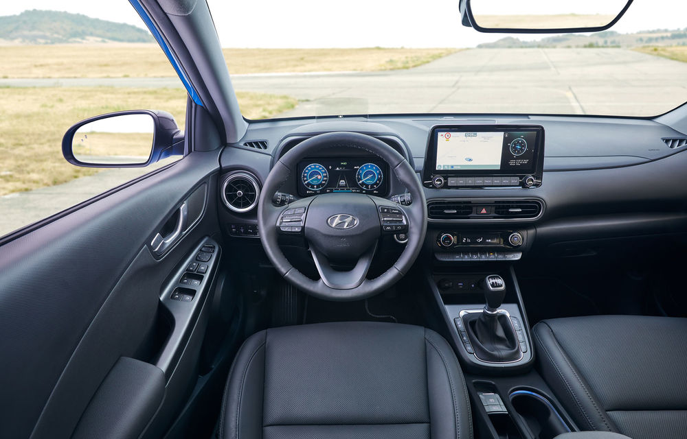 Hyundai prezintă Kona facelift: schimbări de design exterior, ecrane mai mari la interior, motorizări mild-hybrid și versiune N-Line - Poza 3