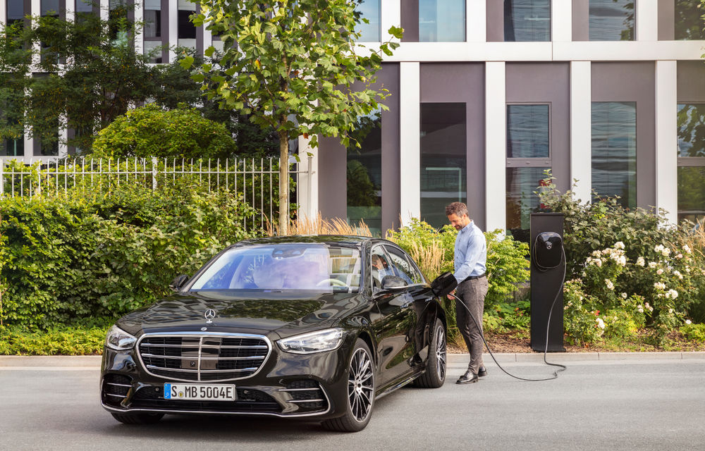 Noua generație Mercedes-Benz Clasa S: până la 5 ecrane în interior, versiune plug-in hybrid cu autonomie de 100 de kilometri și noi sisteme de siguranță - Poza 7
