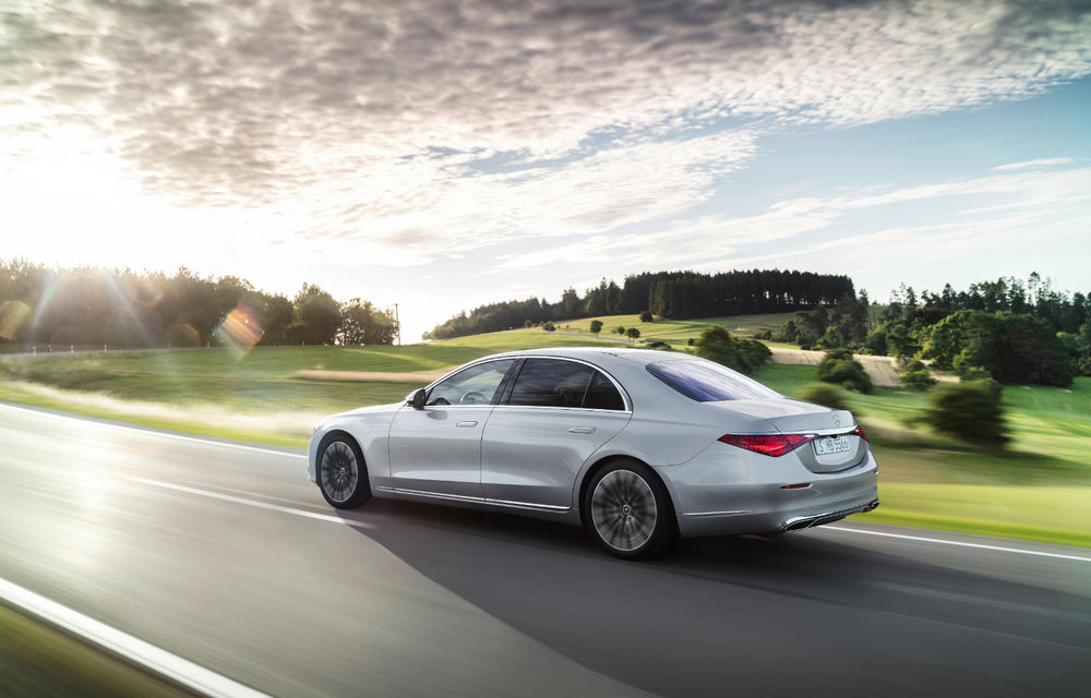 Noua generație Mercedes-Benz Clasa S: până la 5 ecrane în interior, versiune plug-in hybrid cu autonomie de 100 de kilometri și noi sisteme de siguranță - Poza 3