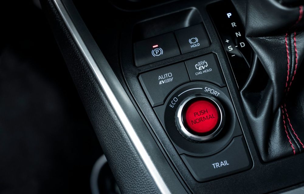 Informații noi despre Toyota RAV4 plug-in hybrid: autonomie electrică de până la 75 de kilometri și 0-100 km/h în doar 6 secunde - Poza 31