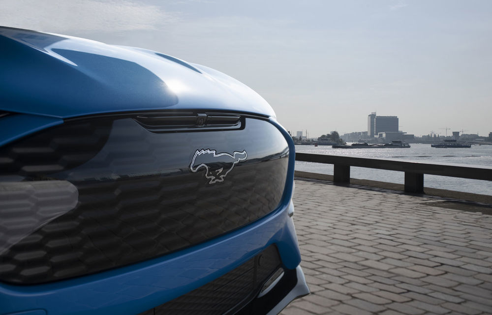 Ford Mustang Mach-E GT egalează recordul lui Tesla Model Y pentru cel mai rapid SUV electric din Europa: 3.7 secunde pentru intervalul 0-100 km/h - Poza 2