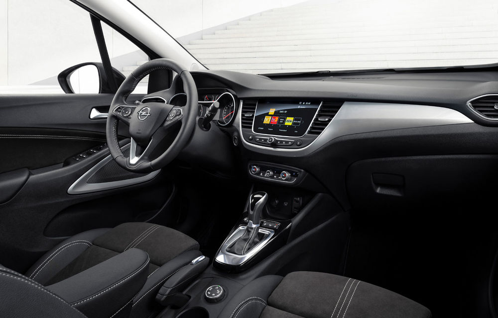 Primele imagini cu Opel Crossland facelift: SUV-ul preia elemente de design de la Mokka și oferă motoare de până la 130 CP - Poza 4