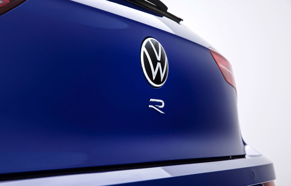 O nouă imagine teaser cu viitorul Volkswagen Golf R: Hot Hatch-ul va fi prezentat în 4 noiembrie - Poza 1