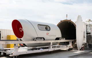 Primul test cu pasageri umani pentru sistemul de transport Hyperloop: capsula a atins viteza de 160 km/h