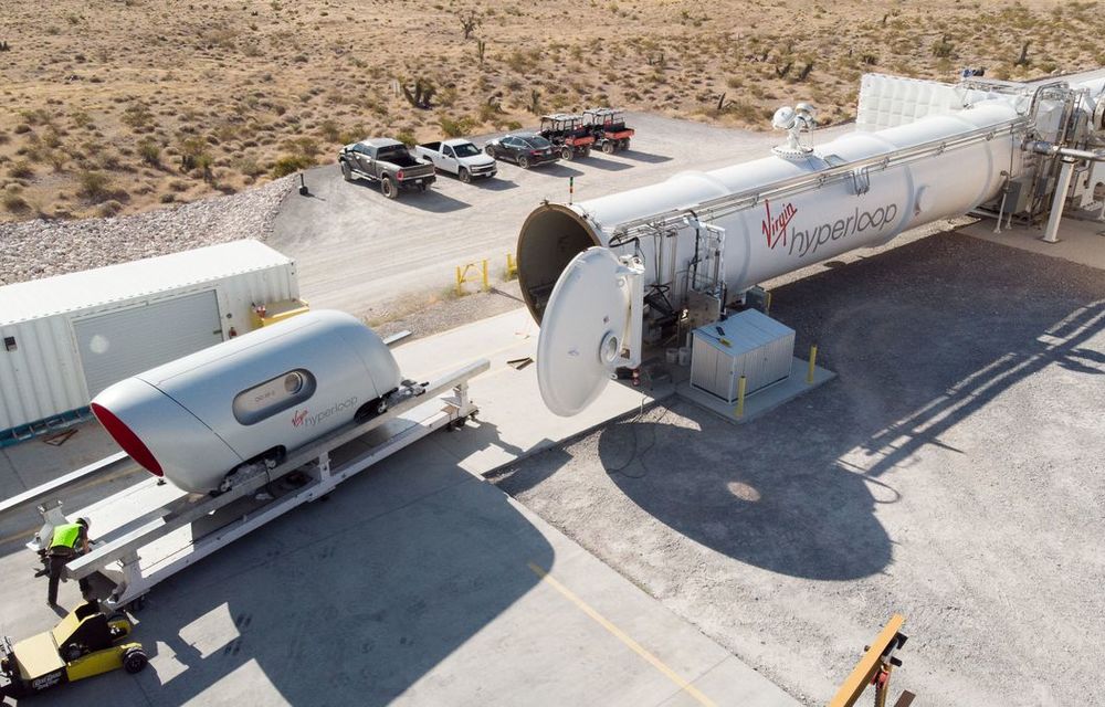 Primul test cu pasageri umani pentru sistemul de transport Hyperloop: capsula a atins viteza de 160 km/h - Poza 2