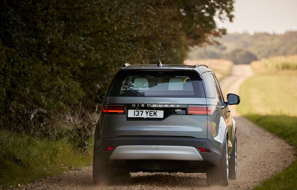Land Rover prezintă Discovery facelift: modificări subtile de design, sistem de infotainment de 11.4 inch și motorizări mild-hybrid - Poza 2
