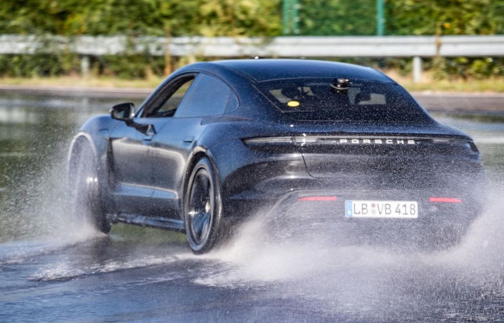 Porsche Taycan stabilește un record Guinness: cel mai lung derapaj controlat realizat de un model electric - Poza 15