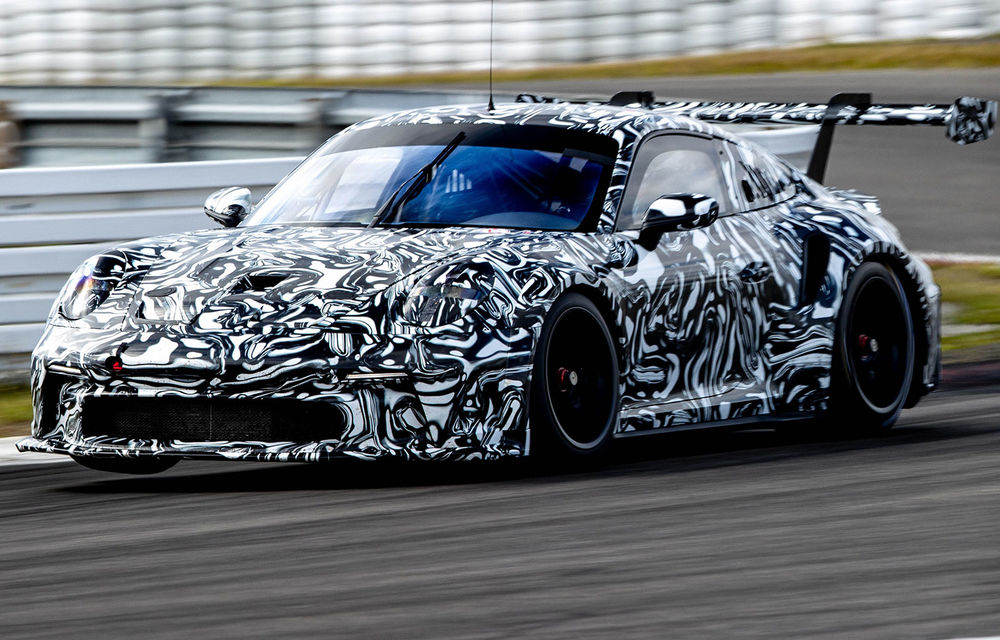 Primele imagini cu prototipul viitorului Porsche 911 GT3 Cup: modelul va fi disponibil în sezonul 2021 - Poza 1
