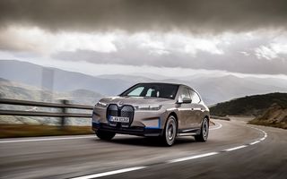 Șeful BMW anunță creșterea producției de vehicule electrificate: “Una din cinci mașini vândute în 2023 va fi electrică sau hibridă”