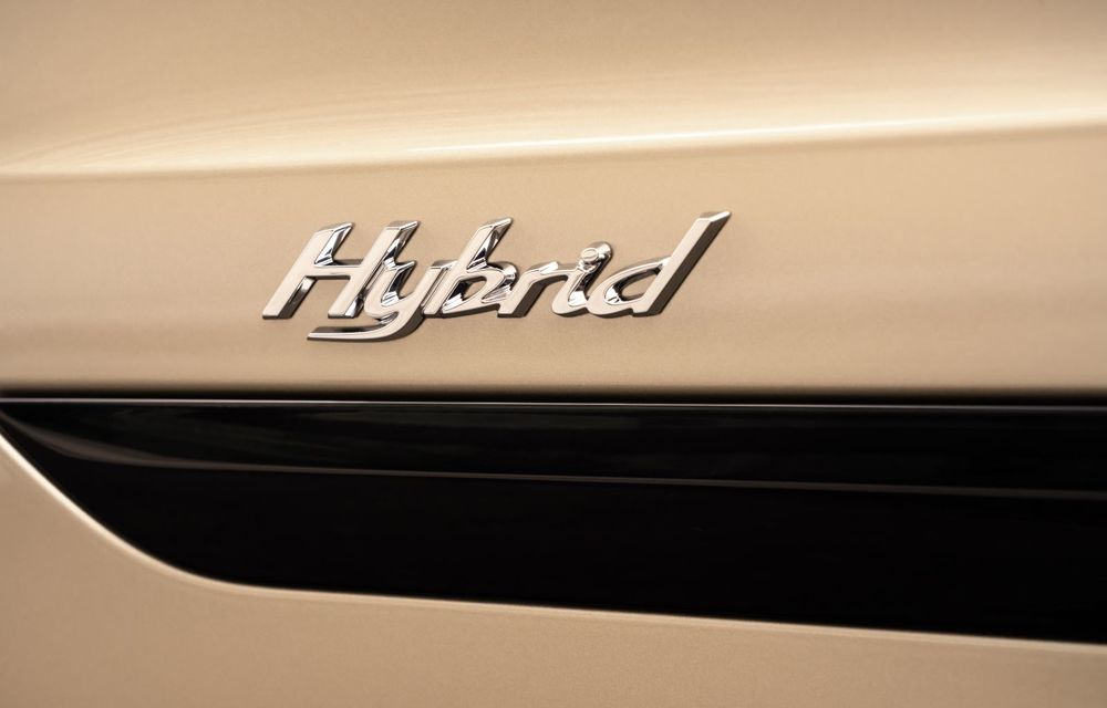 Bentley lansează Bentayga Hybrid facelift: 450 CP și autonomie de 50 de kilometri în regim electric - Poza 20