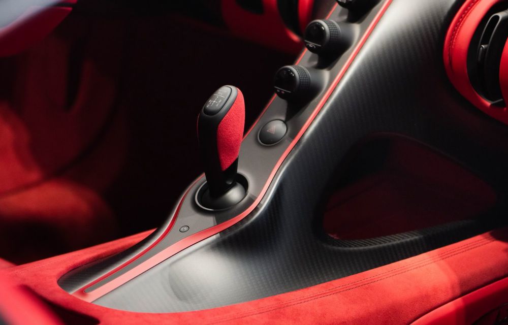 Bugatti a livrat primul exemplar Chiron Pur Sport. Prețul pornește de la 3 milioane de euro - Poza 8