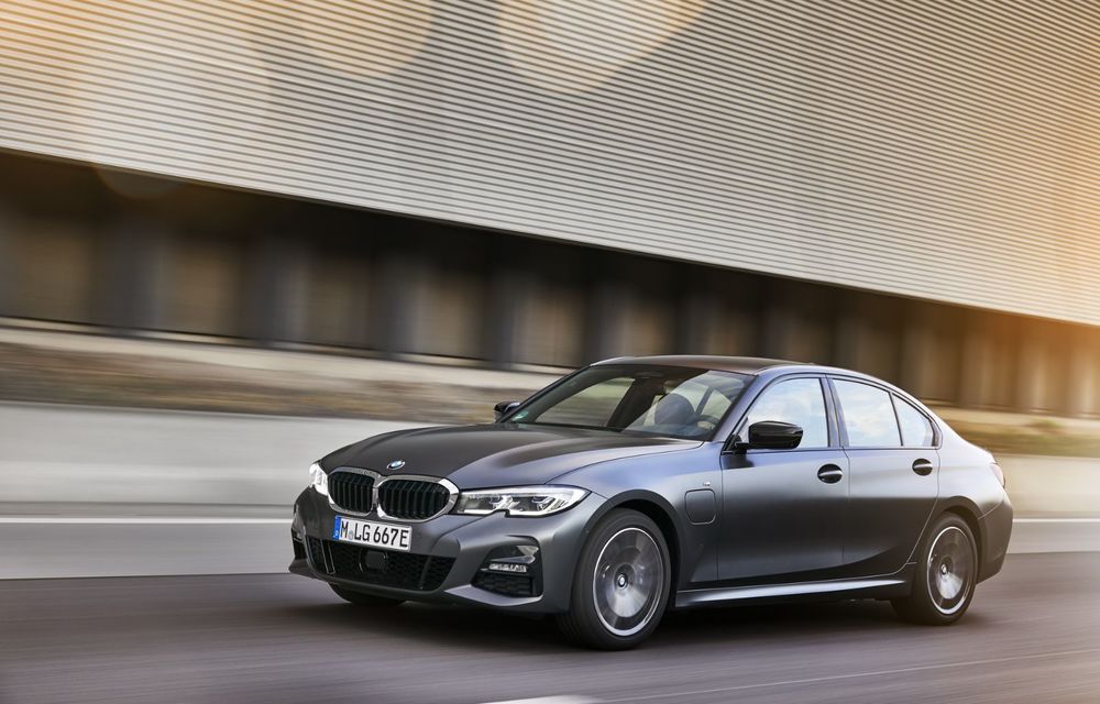 BMW își extinde gama de modele plug-in hybrid cu noile 320e și 520e - Poza 3