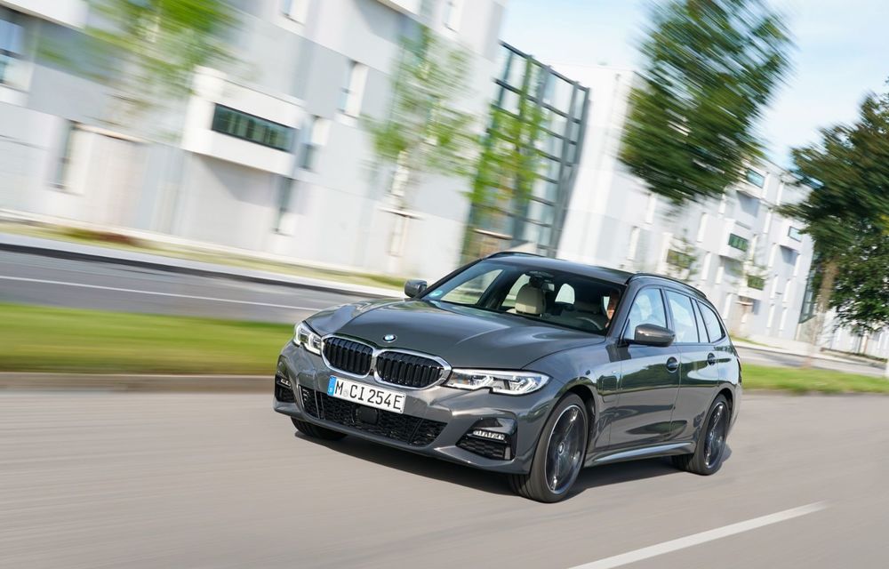 BMW își extinde gama de modele plug-in hybrid cu noile 320e și 520e - Poza 1