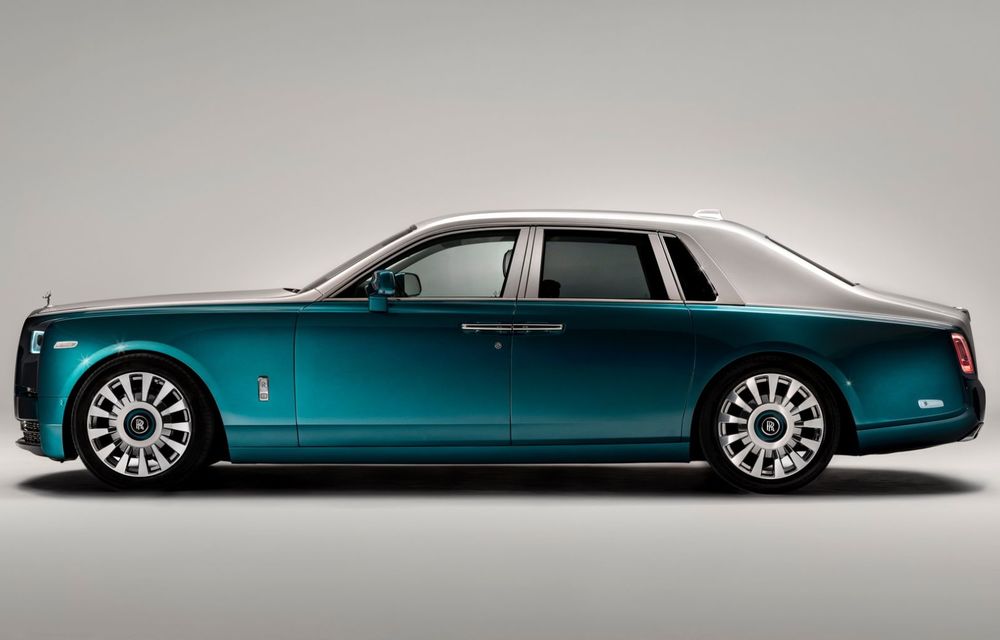 Rolls-Royce a decorat bordul unui Phantom cu 3000 de pene care își schimbă culoarea - Poza 9