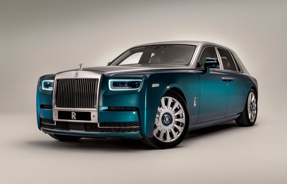 Rolls-Royce a decorat bordul unui Phantom cu 3000 de pene care își schimbă culoarea - Poza 13