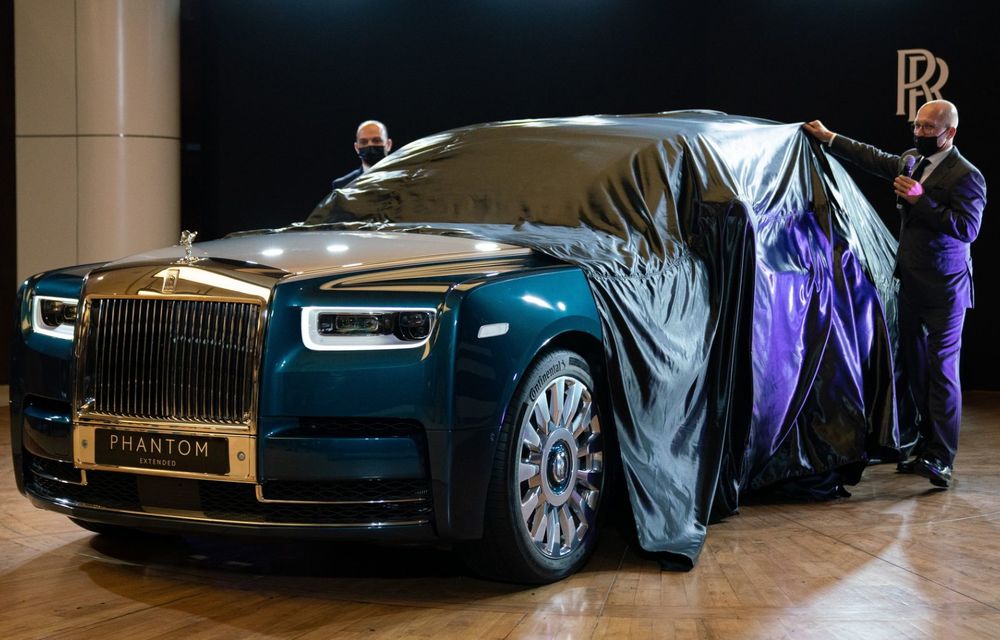 Rolls-Royce a decorat bordul unui Phantom cu 3000 de pene care își schimbă culoarea - Poza 10