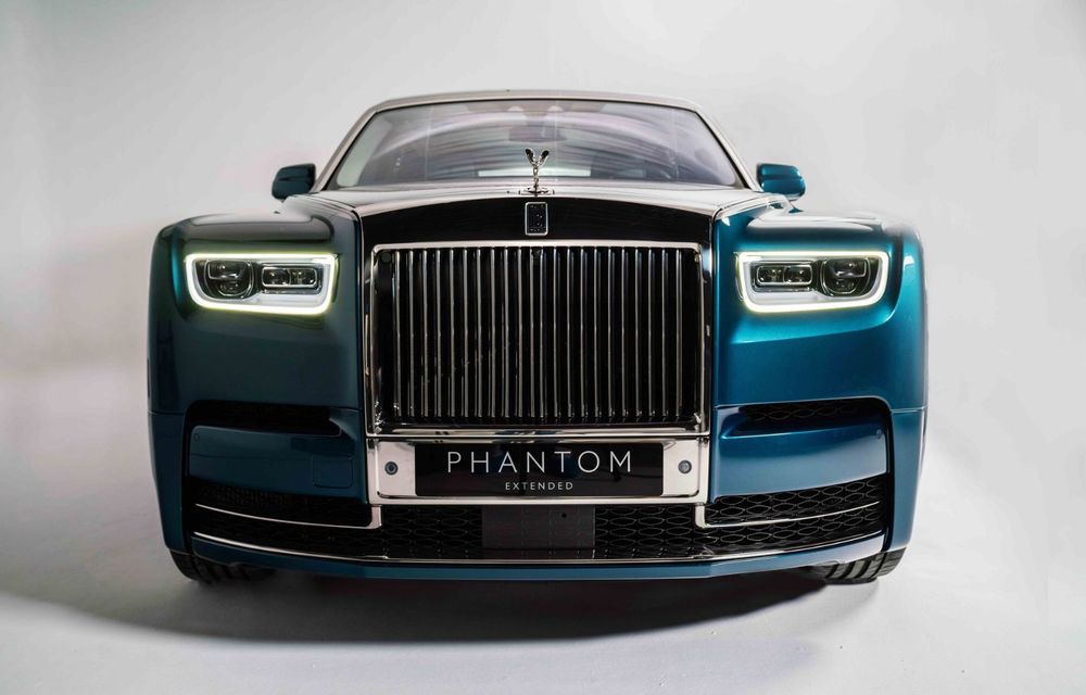 Rolls-Royce a decorat bordul unui Phantom cu 3000 de pene care își schimbă culoarea - Poza 12