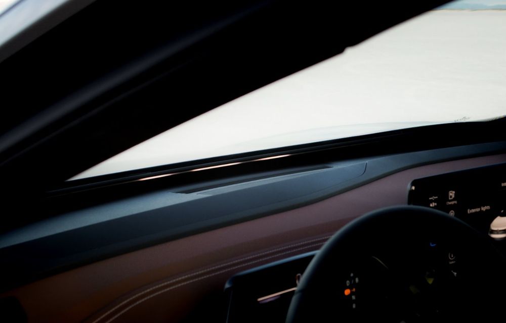 Noul Volkswagen ID.4 interacționează cu pasagerii prin intermediul unei benzi LED - Poza 3