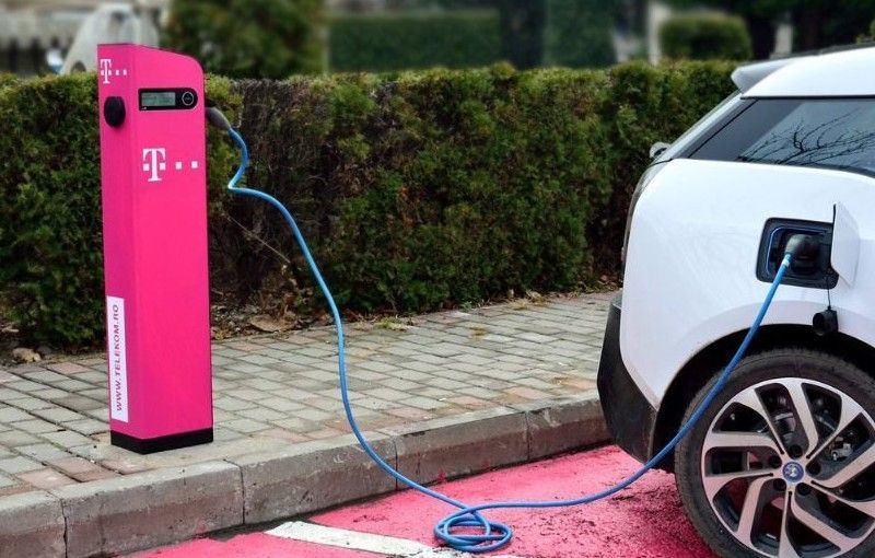 Telekom începe să instaleze stații de încărcare pentru mașini electrice: proiecte la Galați, Râmnicu Vâlcea și Giurgiu - Poza 1