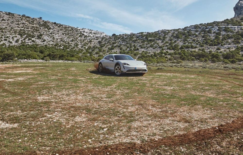 Acesta este noul Porsche Taycan Cross Turismo: mod de rulare Gravel, special pentru off-road - Poza 22