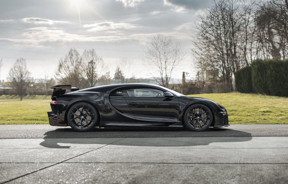 Bugatti a asamblat exemplarul Chiron cu numărul 300. Mașina aniversară este un Chiron Pur Sport - Poza 5