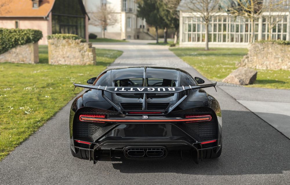 Bugatti a asamblat exemplarul Chiron cu numărul 300. Mașina aniversară este un Chiron Pur Sport - Poza 8