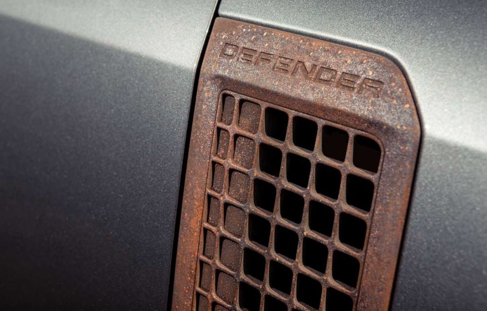 Accesorii ciudate pentru Land Rover Defender: bucăți de caroserie cu aspect ruginit - Poza 1