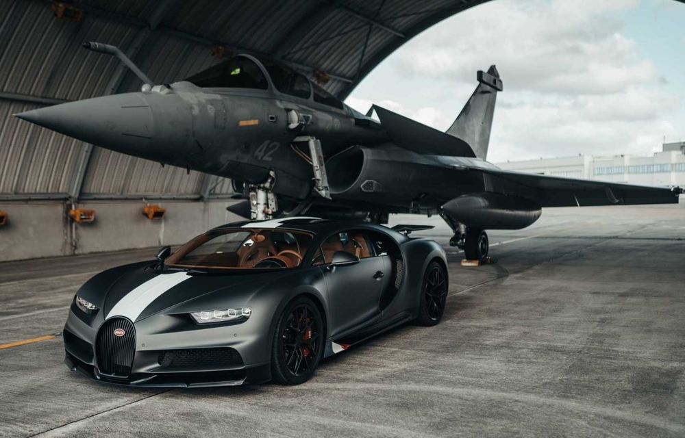 Bugatti Chiron, față în față cu un avion de luptă Rafale pentru o cursă de pus în ramă - Poza 2