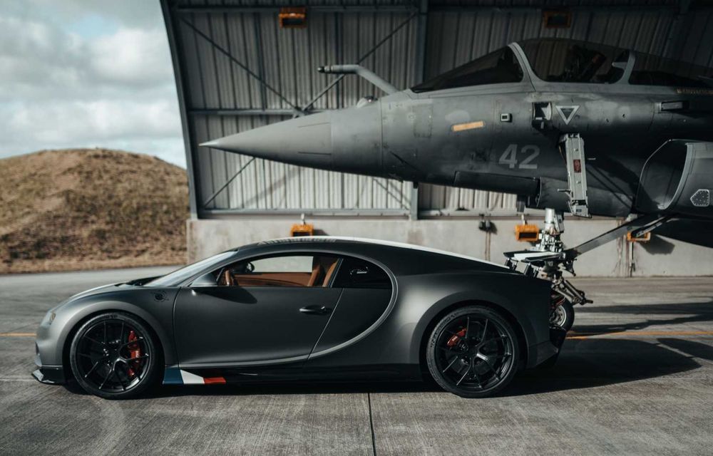 Bugatti Chiron, față în față cu un avion de luptă Rafale pentru o cursă de pus în ramă - Poza 6