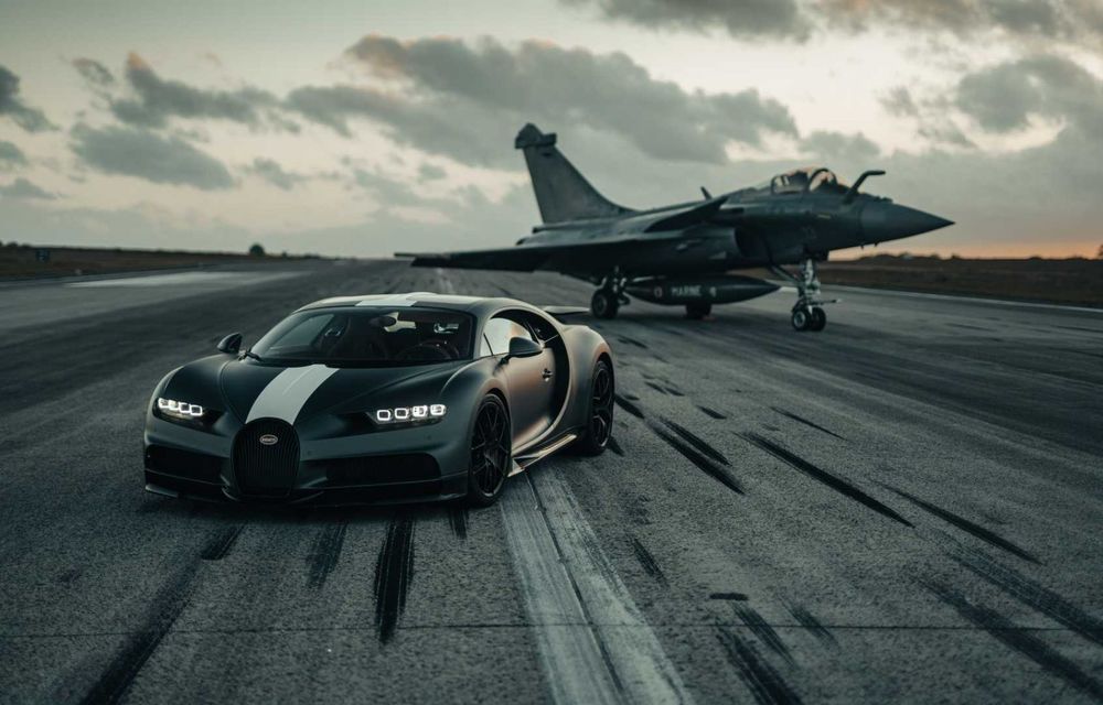 Bugatti Chiron, față în față cu un avion de luptă Rafale pentru o cursă de pus în ramă - Poza 1
