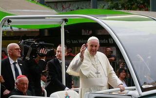 Primul papamobil electric pentru Papa Francisc: americanii de la Fisker lucrează la SUV-ul Ocean