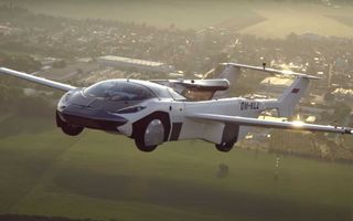 Primul zbor între două orașe al unei mașini zburătoare. Se transformă în avion în mai puțin de 3 minute