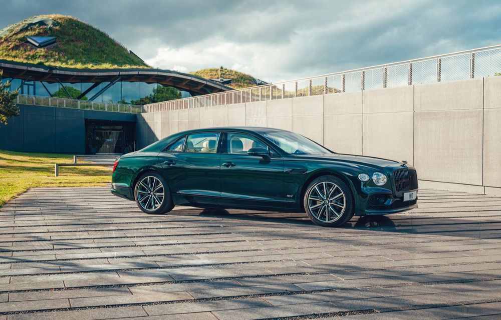 Bentley Flying Spur Hybrid debutează cu 544 CP și 40 de kilometri autonomie electrică - Poza 1