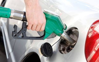 Sondaj: Peste 33% dintre șoferii români utilizează doar carburanți premium