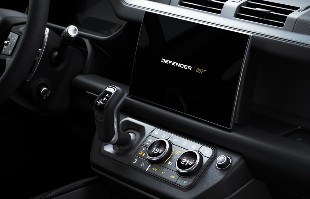 Land Rover lansează noul Defender V8 Bond Edition. Producție limitată la 300 de exemplare - Poza 4