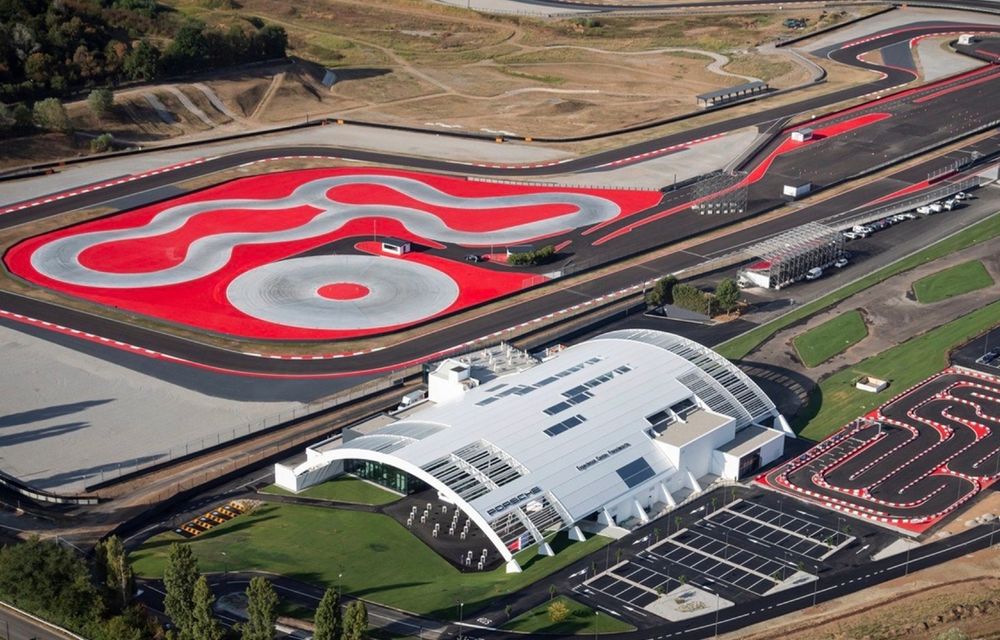 Porsche deschide cel mai mare Experience Center din lume, în Italia. Include un circuit omologat pentru competiții - Poza 1