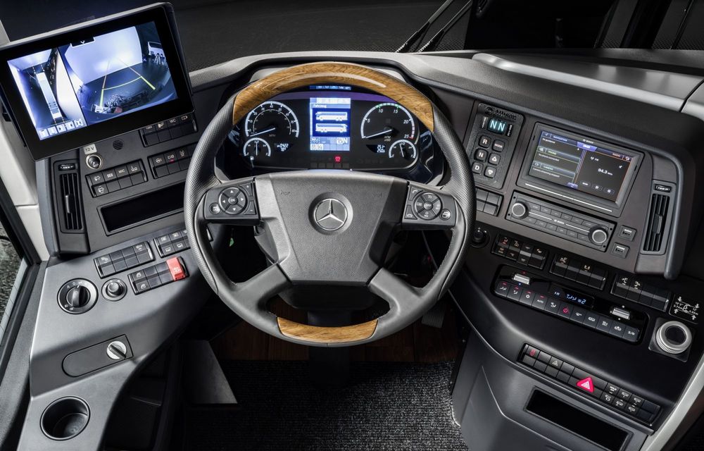 Mercedes-Benz Tourride este un autocar de lux creat pentru America - Poza 16