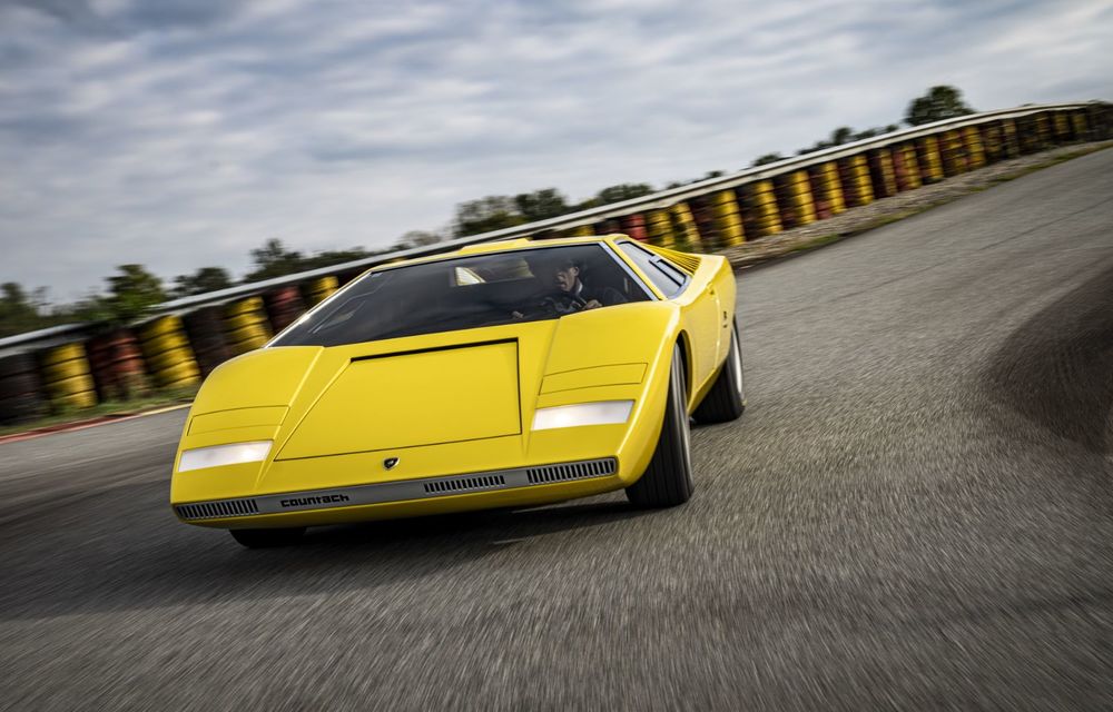 Lamborghini a publicat noi imagini cu exemplarul unicat Countach LP 500. Cumpărătorul misterios l-a testat pe circuit - Poza 1