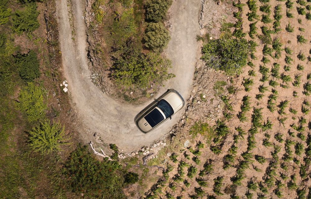 Acesta este noul Range Rover: versiuni hibride care merg 100 de km electric și filtru împotriva SARS-COV2 - Poza 19