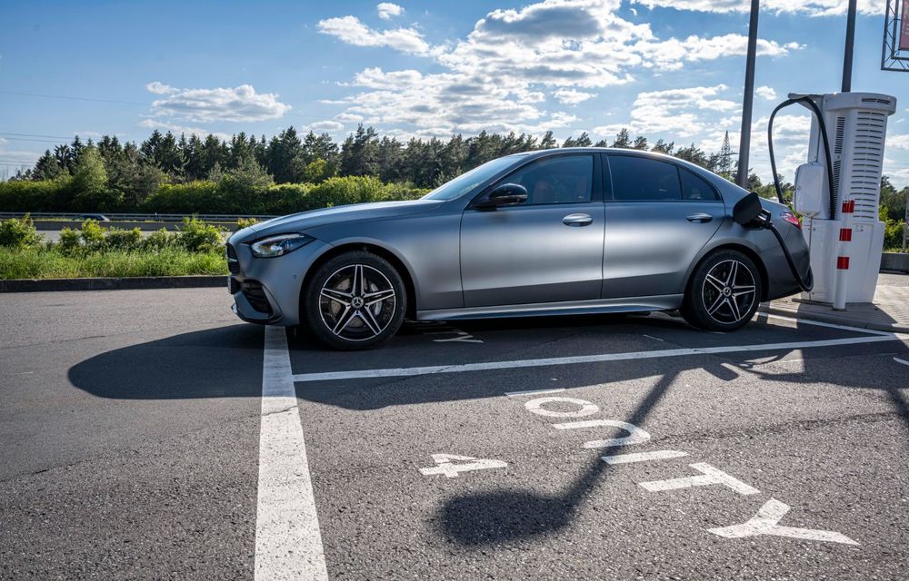 Noua generație Mercedes-Benz Clasa C primește versiune plug-in hybrid cu 100 km autonomie electrică - Poza 6
