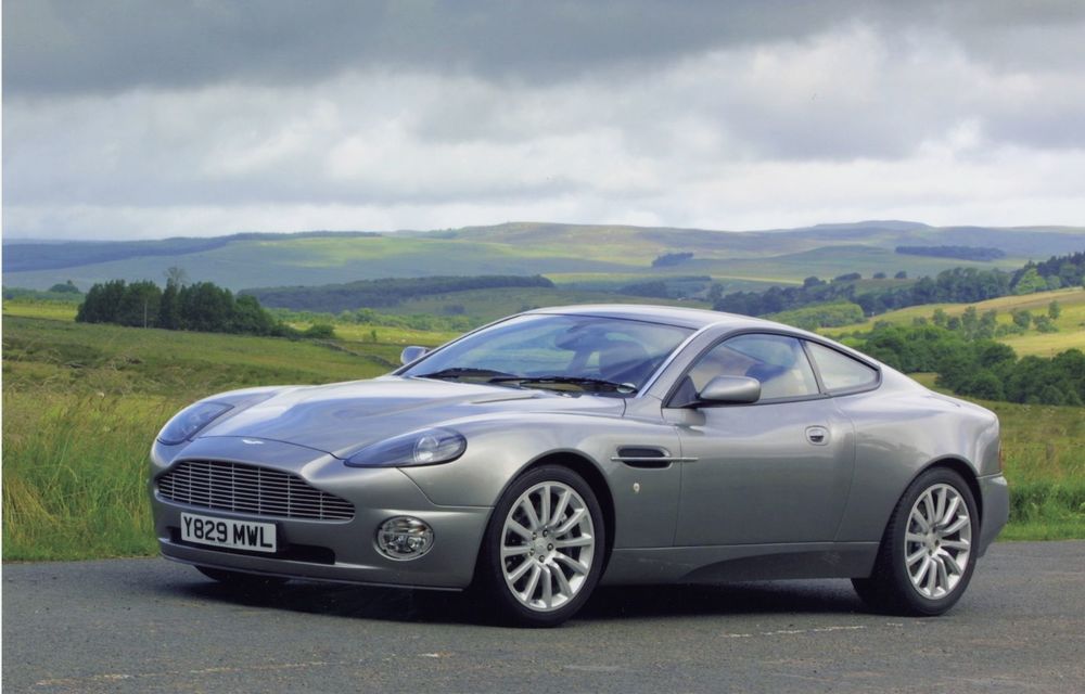 Aston Martin desface șampania: celebrul model Vanquish a împlinit 20 de ani de la debut - Poza 1