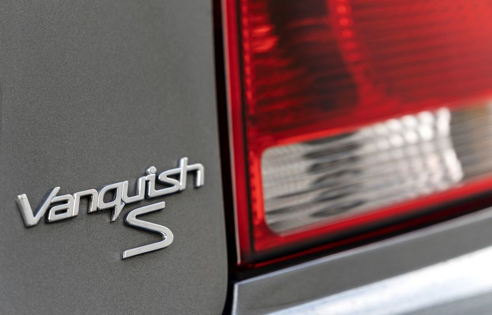 Aston Martin desface șampania: celebrul model Vanquish a împlinit 20 de ani de la debut - Poza 10