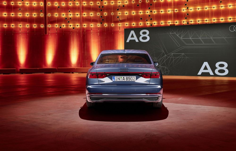 Audi prezintă noul A8 facelift: modificări estetice și, în premieră pe nava amiral, linie exterioară S Line - Poza 15